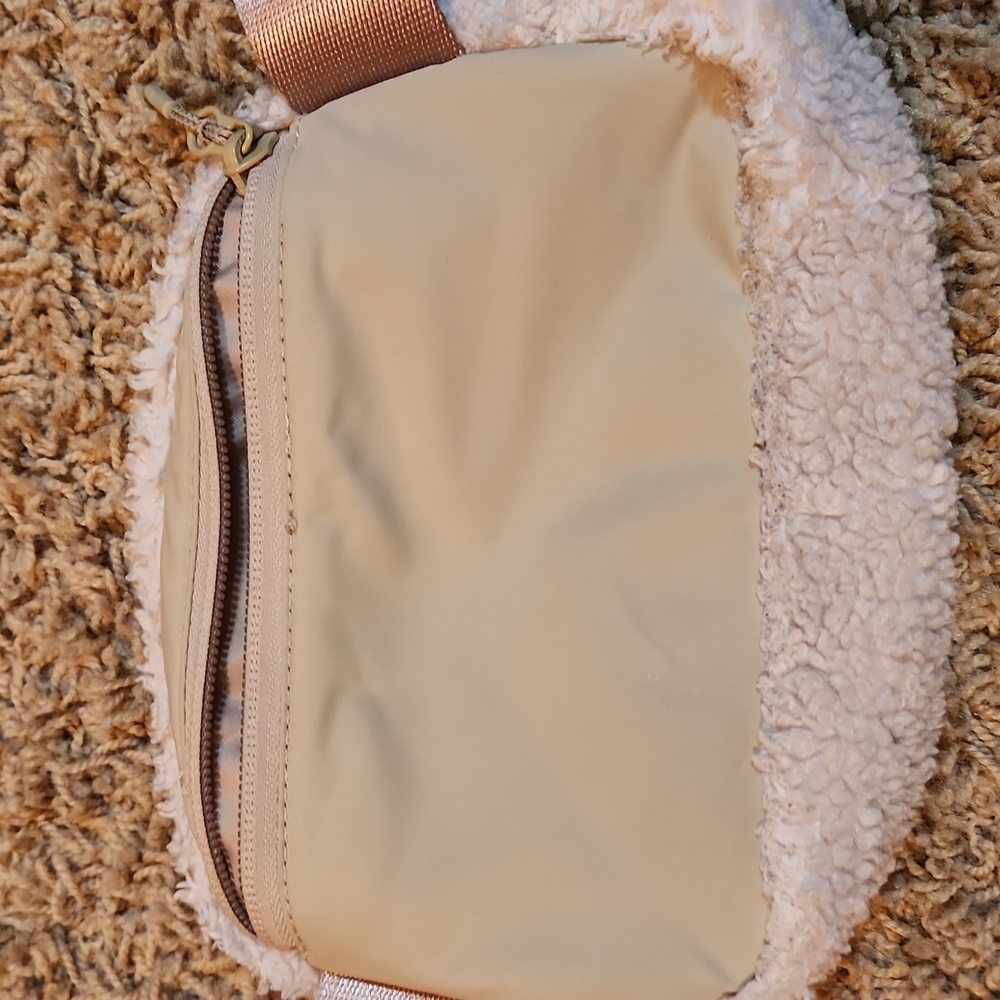 Lululemon Athletica Tan Sherpa Belt Bag - Picture 4 of 11